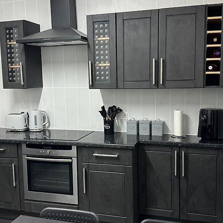 Modern 2 Bed Near Turf Moor Football Stadium, Parks, Canal And Lake Burnley Exterior photo