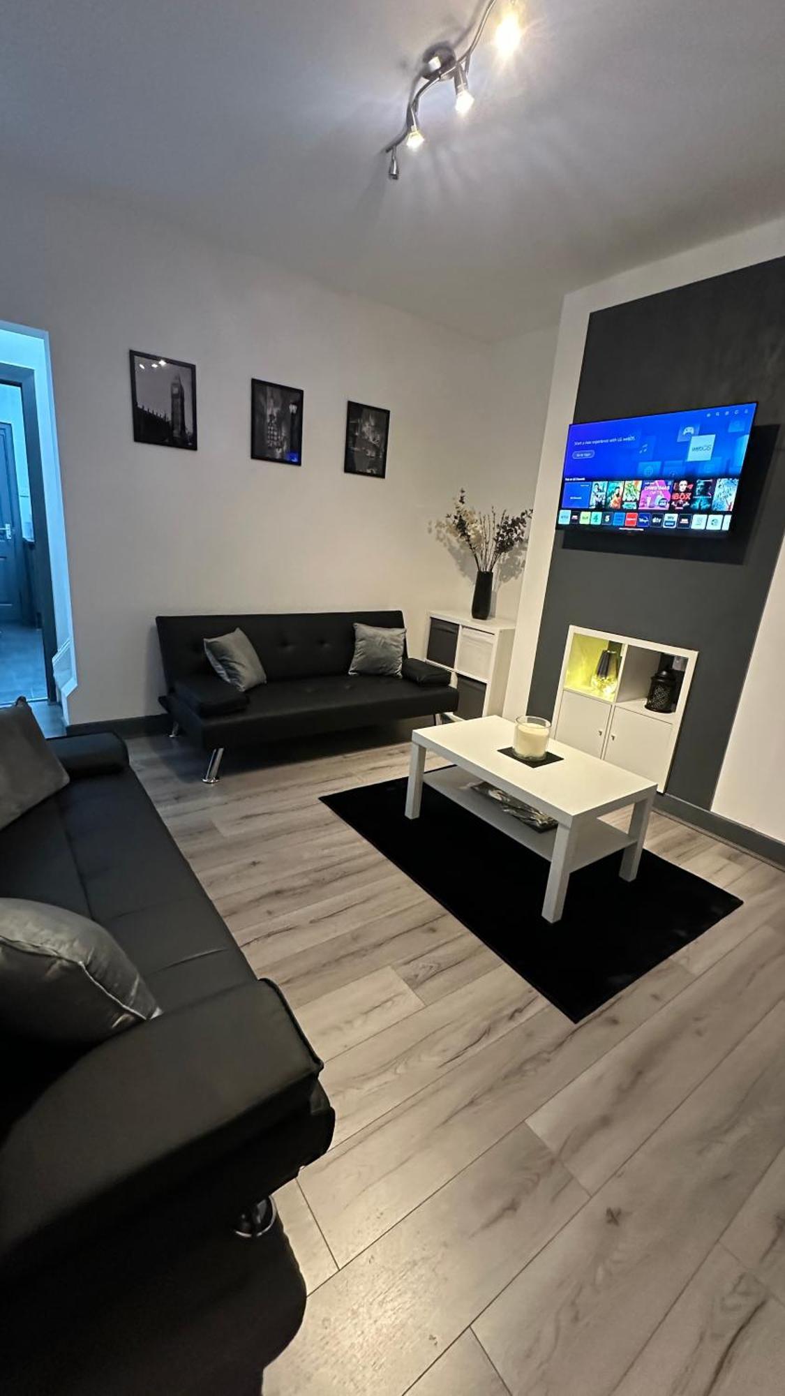 Modern 2 Bed Near Turf Moor Football Stadium, Parks, Canal And Lake Burnley Exterior photo